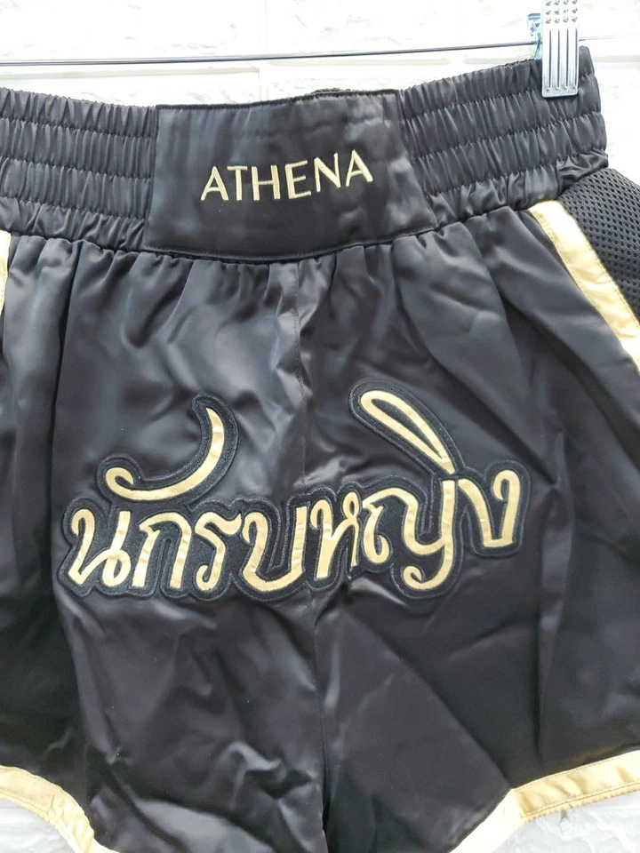 NOVO Shorts Feminino Athena Artemisia Muay Thai Preto e Dourado Tamanho Médio EUA - Imagem 4 de 4