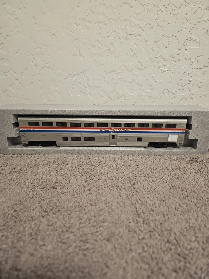 Kato Amtrak Superliner Sleeper Phase III 35-6081 #6081 Foto 3 de 3