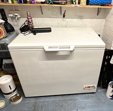Liebherr Comfort Chest Freezer White Freestanding Manual Defrost 110cm W