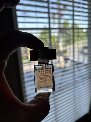 VTG Mini Glass Bottle Este Lauder Modern Muse Le Rouge Perfume Spray 0.14fl oz