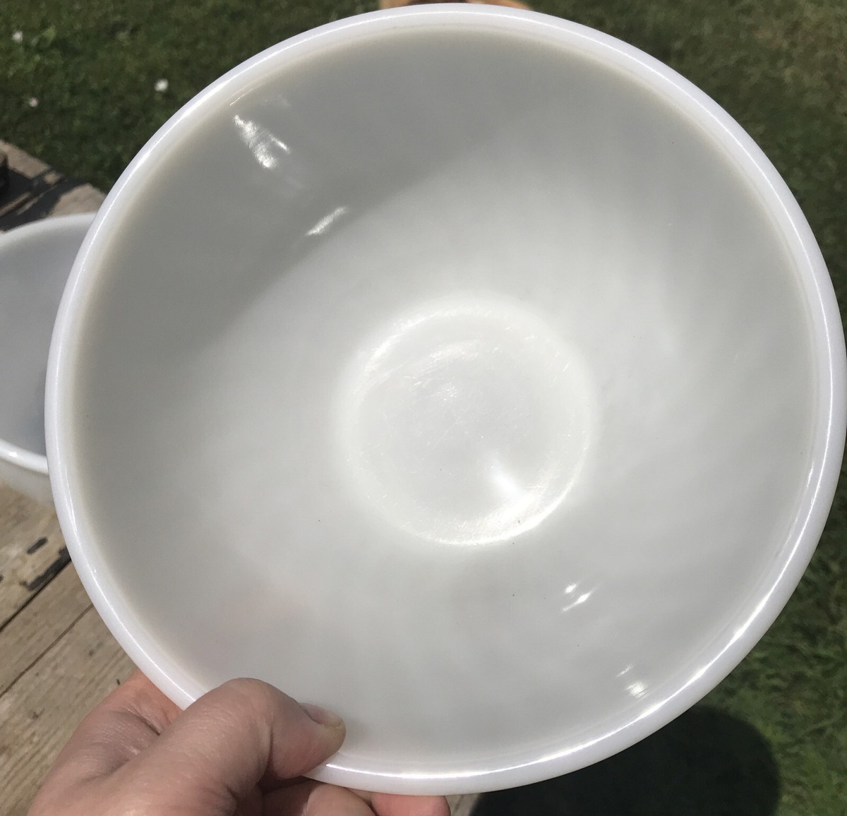 Set of 4 Vintage Fire King Mixing bowls White / Milk Glass