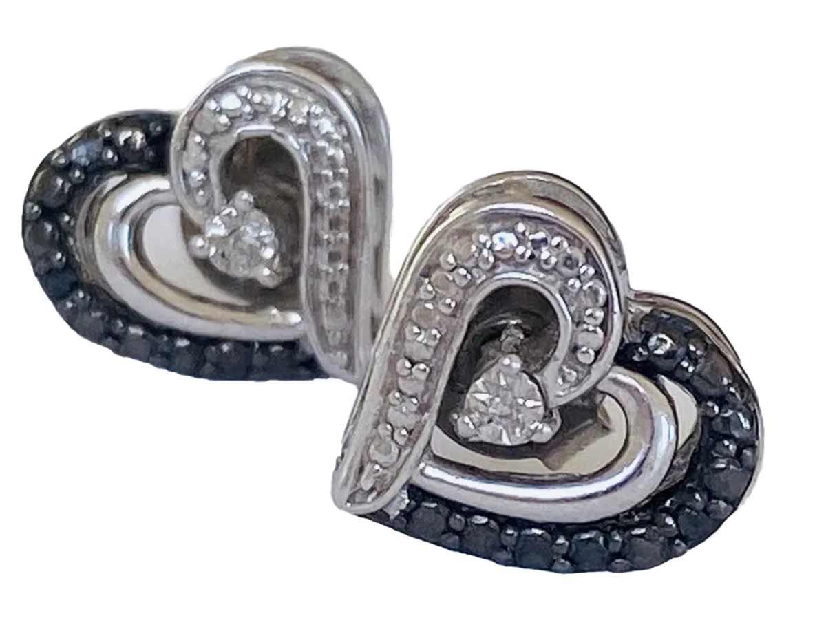 KAY JEWELERS BLACK WHITE DIAMOND HEART STERLING SILVER STUD EARRINGS