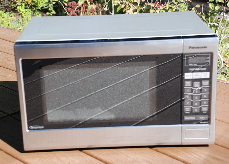 PANASONIC NN-SA651S 1200W Countertop Microwave Oven Stainless Steel 1.2 Cu Ft - Image 2 of 4