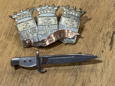 Zwei exquisite WW1 Ypern Herzausschnitt Broschen fein gearbeitete Stücke