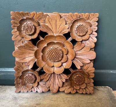 Handgeschnitzte florale dekorative Wandtafel aus Holz