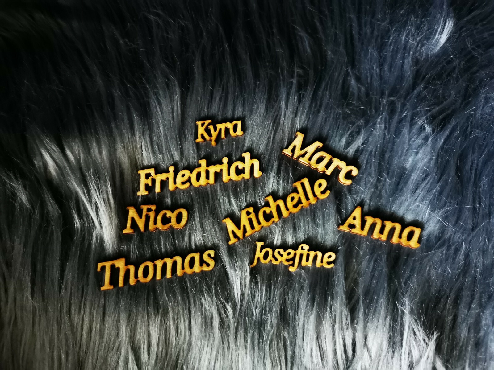 Platzkärtchen Schriftzug Namen Hochzeit Geburtstag Taufe Tischdeko Holz