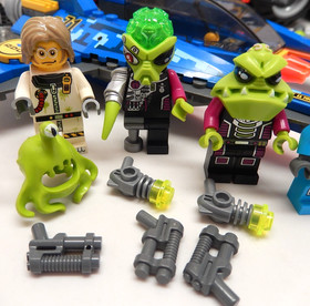 Lego 7066 Earth Defense HQ Space Alien Conquest 100% Complete