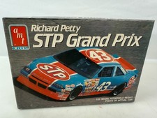 AMT ERTL RICHARD PETTY STP Grand Prix 6728 Vintage Model Car Kit 1:25