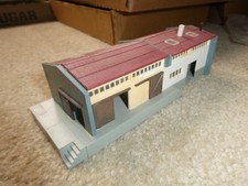 Edificio de almacén Kibri de plástico vintage escala N en tierra