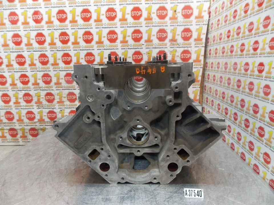 Chevrolet Silverado 1500 2010-2013 montaje de bloque de cilindros de motor de 5,3 L OEM Foto 3 de 4