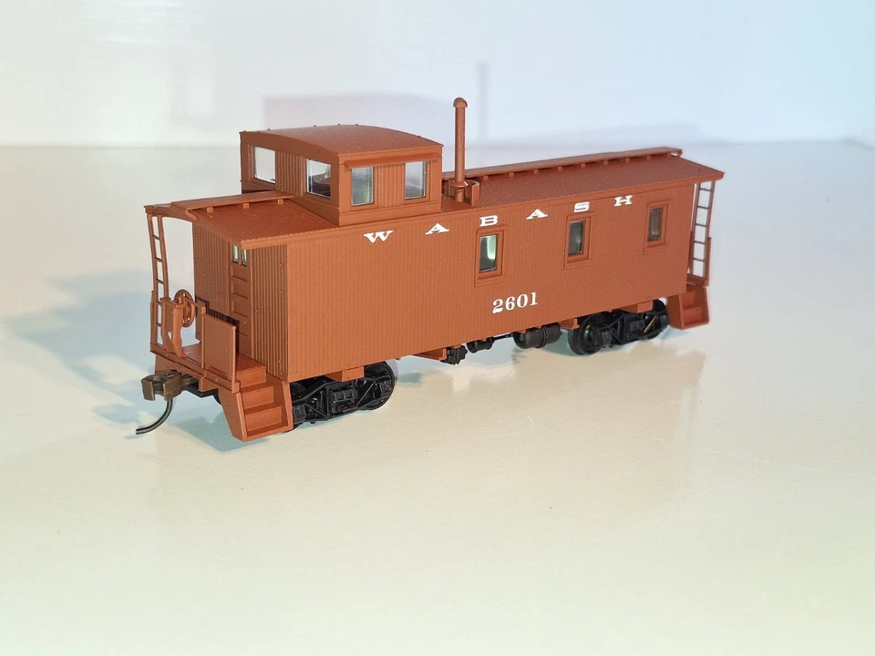 Walthers 932-7505 30' Wabash 2601, Wood Caboose. Excellent cond. HO scale. Boxed - Image 4 of 4
