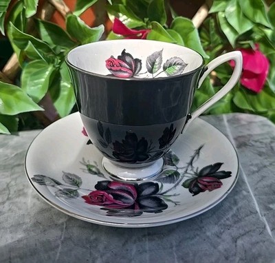Vintage Royal Albert ''Masquerade'' Black Gothic Rose Kaffeetasse & Untertasse 3xH23/4'' 