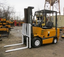 Forklift 4,000# Yale Diesel Solid Tires, 3 Stage, Side-Shift, Only 3700 Hours!!