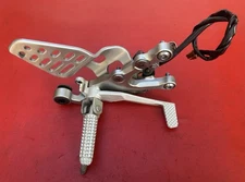 2006 2007 YAMAHA YZF R6 OEM RIGHT REARSET BRAKE PEDAL DRIVER FOOT PEG REST STOP
