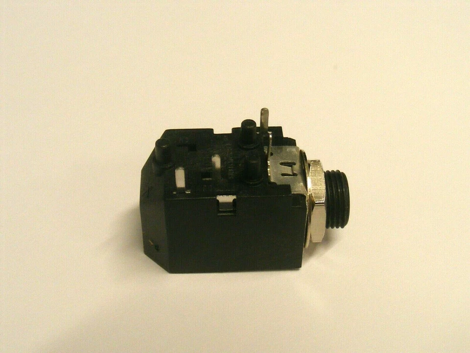 Switchcraft RN113BPC Stereo 1/4 " / 6.35 mm Jack Socket - Image 2 of 2