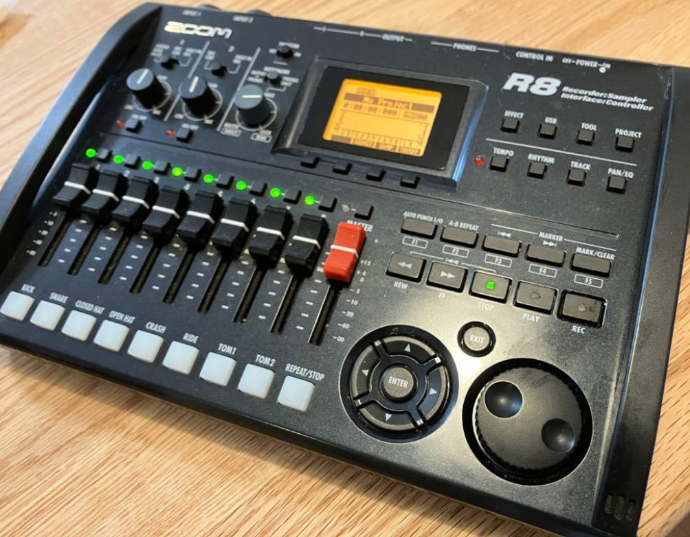 Zoom R8 Multitrack Digital Recorder 8track MTR Sampler In Working