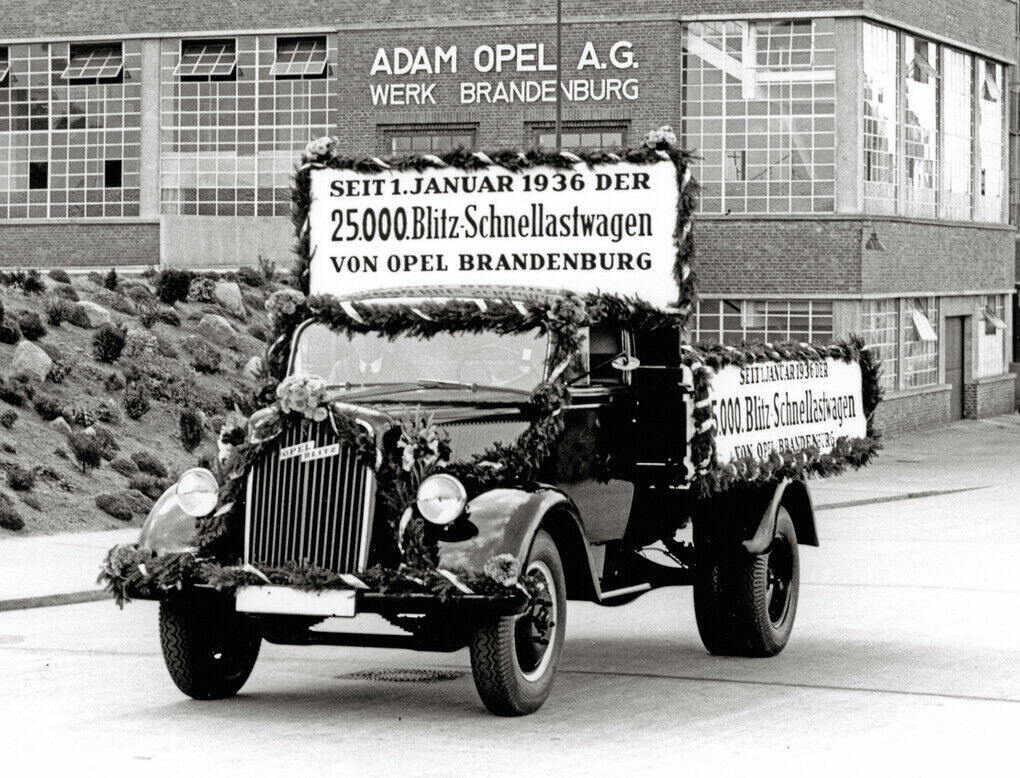 Thumbnail - Jahrbuch Opel 2022 | 2021 | Deutsch