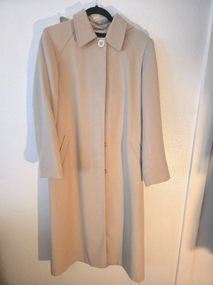 Khaki trench coat with collar and removable hood button closure, back slit size