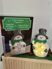 LED Holiday Figurine Snowman Snowflake 6HR/18HR TIMER New In Box 6.5 X 3.5”