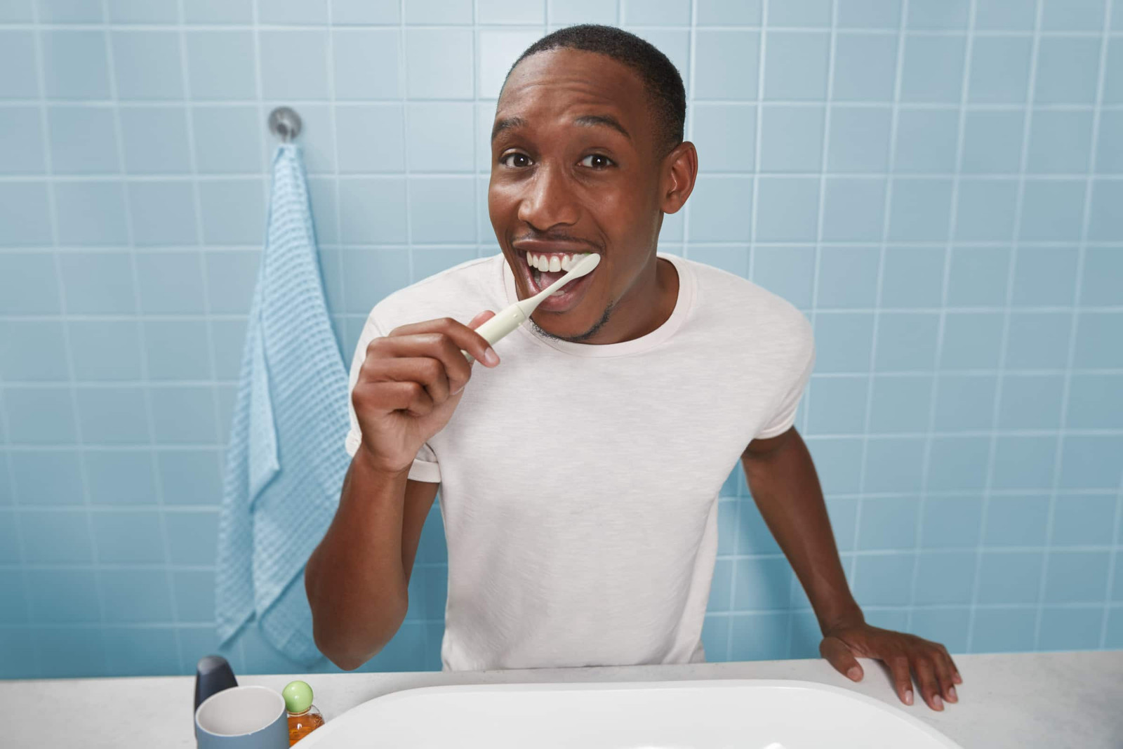 Перезаряжаемая зубная щетка Philips One by Sonicare - Snow