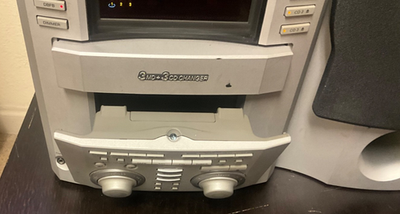 Sony MD 515 3 CD player w/remote/OEM speakers MD is out/ see video