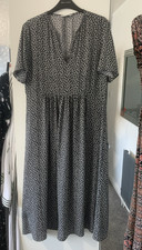 Mango Size M 10-12 Pit To Pit 18 inch Black & White Floral Midi Dress VGC