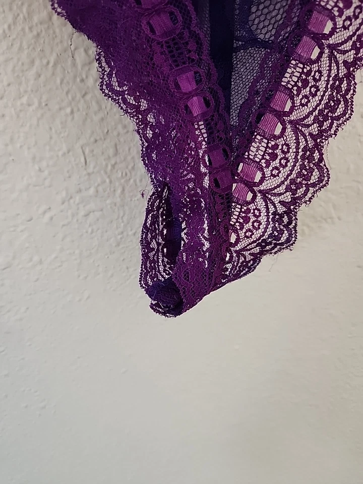 Body de peluche Victoria's Secret vintage de encaje púrpura etiqueta dorada una pieza M Foto 3 de 4