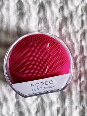 Foreo Luna Play Plus Portable Facial Cleansing Device, Fuchsia, NIB