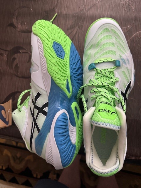 New in box Genuine Asics Metarise White/Black Volleyball Size US