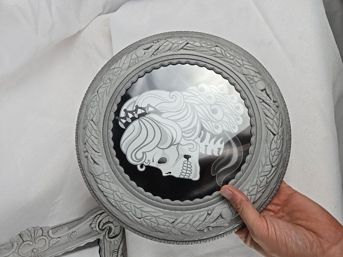 Gothic Skeleton Cameo Cabochons - Grey Resin Flat Back 25x18mm (2 Pieces)