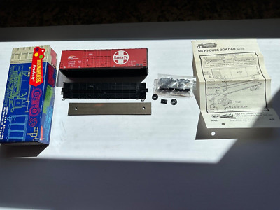 HO Gauge 50' Dbl Dr Hi-Cube Box Car Kit A.T & S.F. by Roundhouse