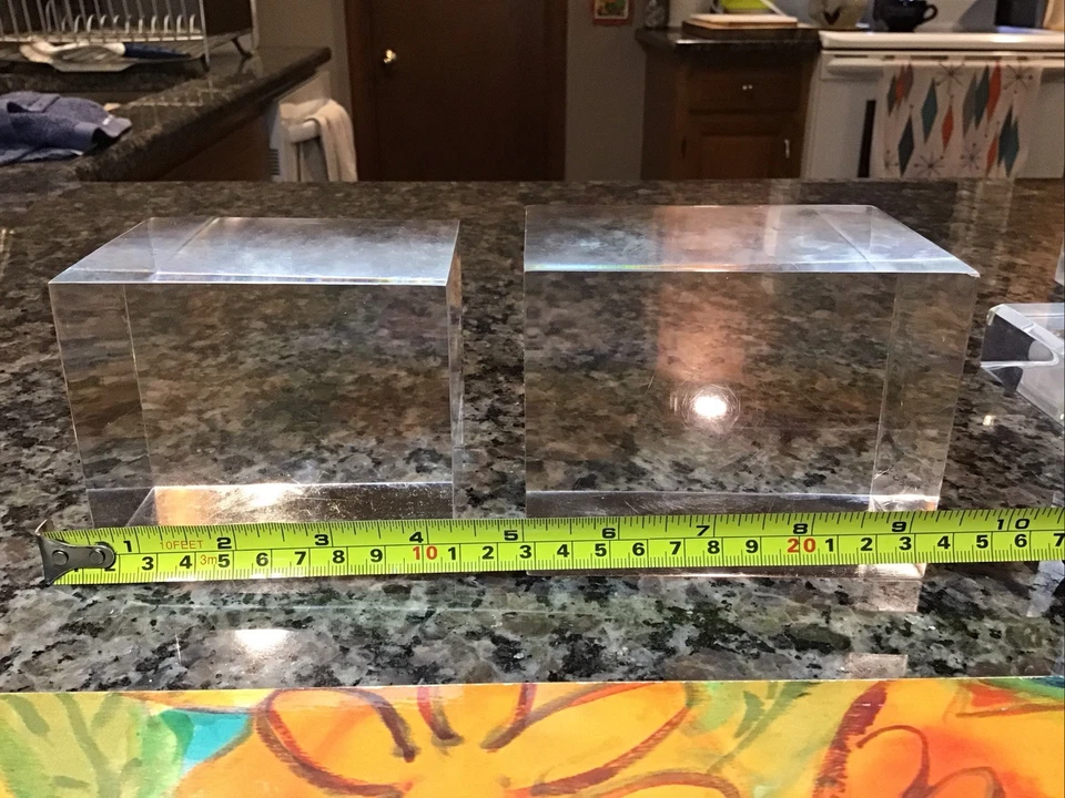 "Par de ladrillos base de exhibición de cubo cuadrado Lucite acrílico transparente de colección 4"" x 3,5""" Foto 3 de 4