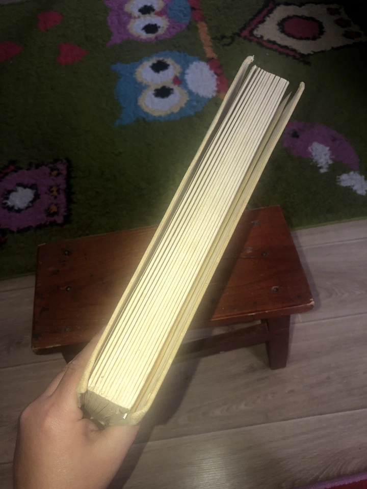 (Vintage 1950-2000) Big Old Album With Over 700 Collectible World Post Stamps - Image 3 of 4