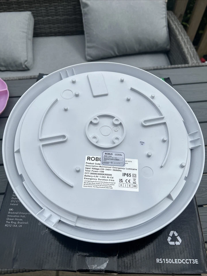 Robus Golf Slim 10W LED Tri-Colour Emergency Bulkhead IP65 White - Image 2 of 3