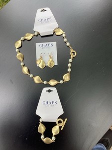 Chaps Metal/ Faux Pearl Jewelery Set