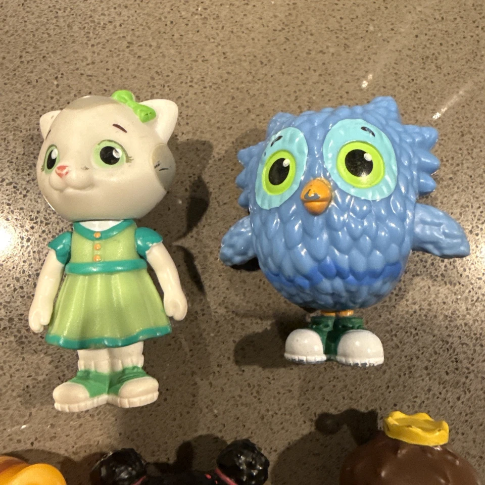 Juego de figuras Daniel Tiger's Neighborhood Friends Elaina/Daniel/Príncipe/Búho Niño de 5 Foto 2 de 4