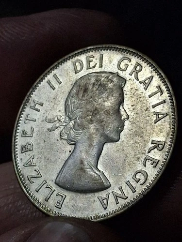 1953 80% SILVER Canada 50 Cents Elizabeth II - Sm. Date - No Shoulder