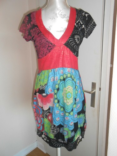 Robe Desigual Taille 40 - Longueur 89 Cm - Style évasé Multicolore - Occasion TBE