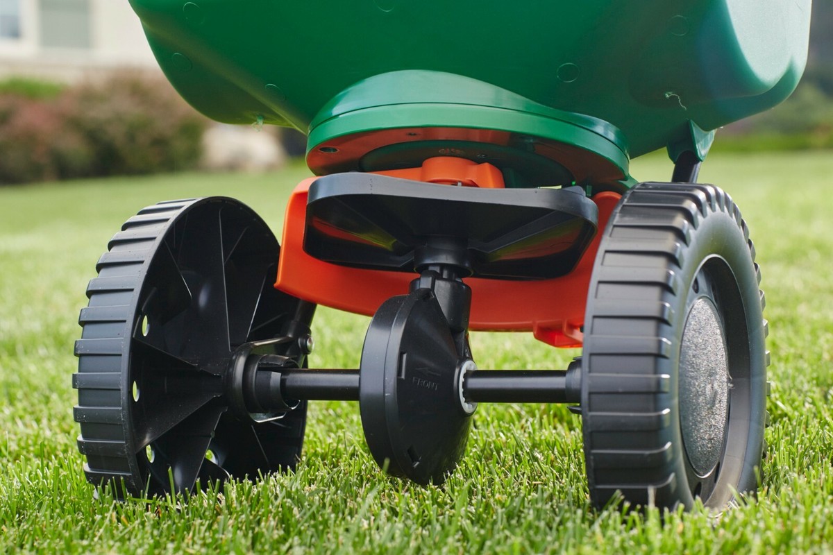 Scotts Turf Builder EdgeGuard Mini Broadcast Spreader 32247761215