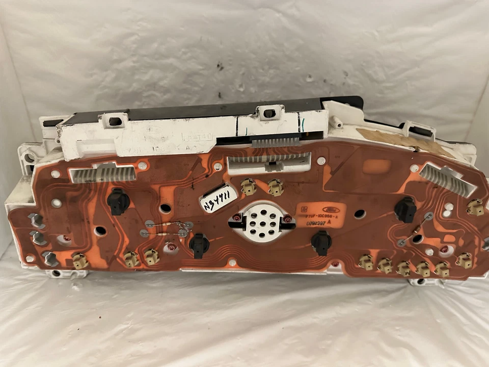 Cuadro de instrumentos velocímetro 98 Ford E150/E250/E350/E450SD tablero 301.846 millas Foto 2 de 3