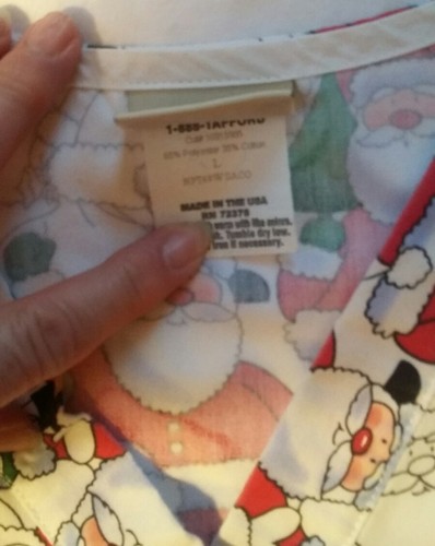 WOMENS PREOWN MEDICAL SCRUB TOP ~ SANTA - Picture 3 of 5