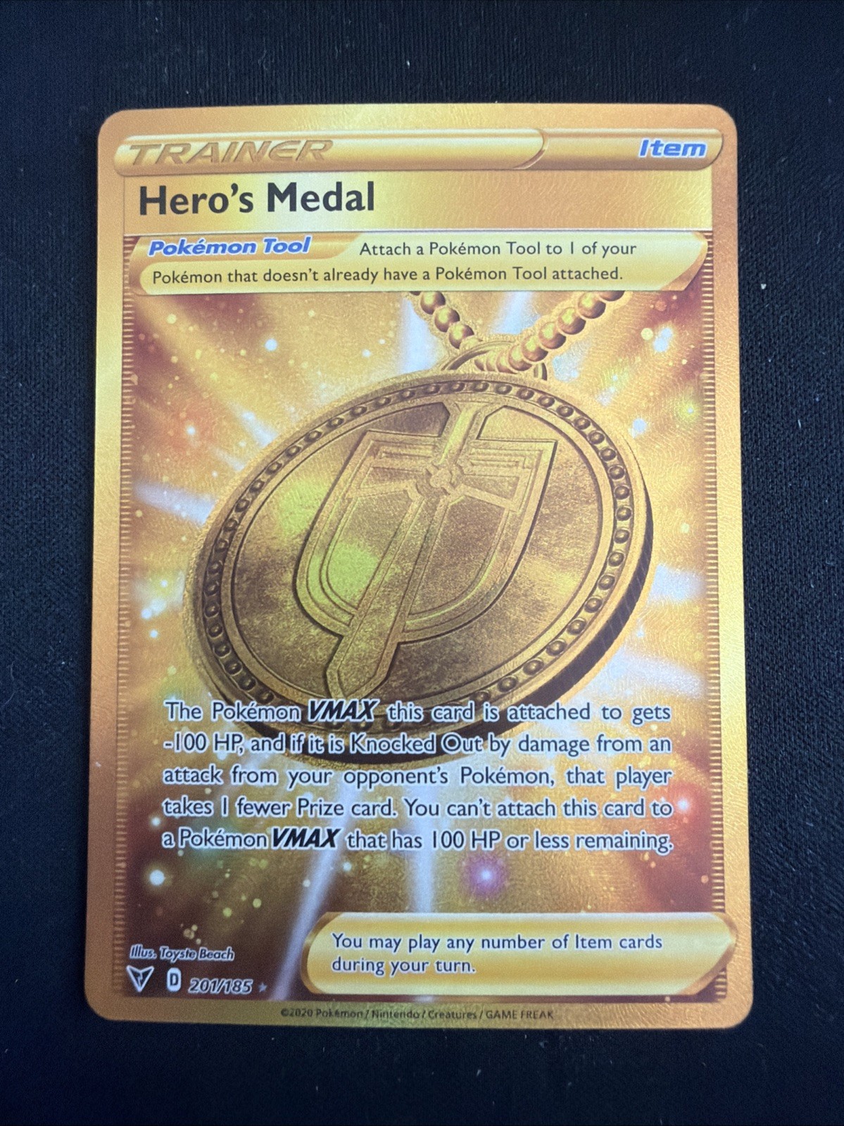 Hero's Medal 201/185 Vivid Voltage Gold Secret Rare Holo Pokemon Card NM-M