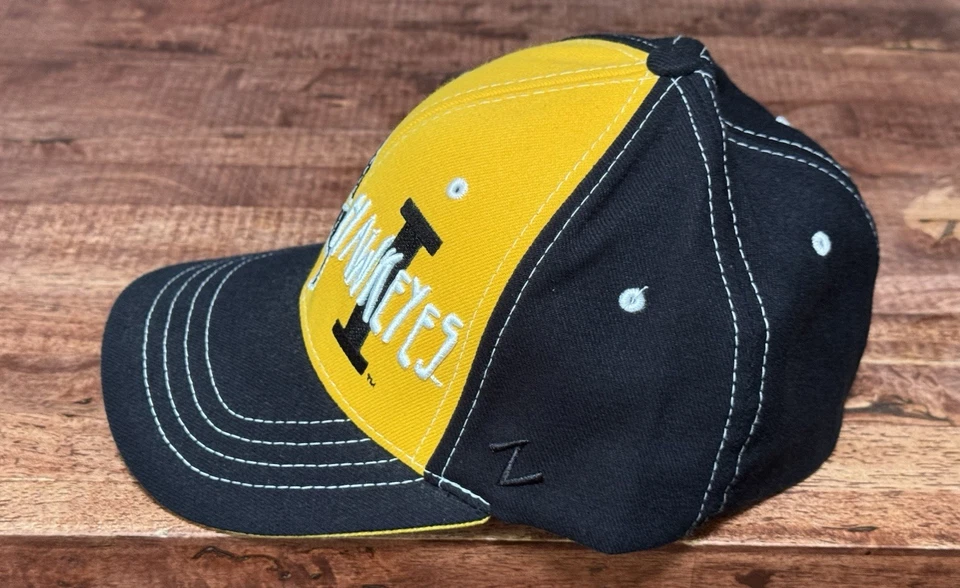 Vintage Iowa Hawkeyes Hat Cap Mens Spellout Fitted M/L - Image 4 of 4