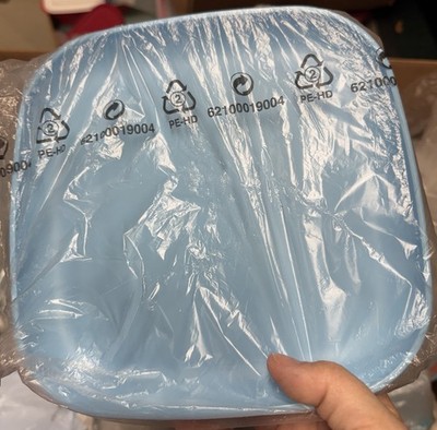 New Set 4 Tupperware Luncheon Plates 8  Square Raised Sides Blue
