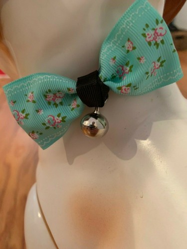 Blue Floral Design Bow Tie Collar with Bell for Cats or Small Dog Blue Or Pink - Imagen 16 de 26