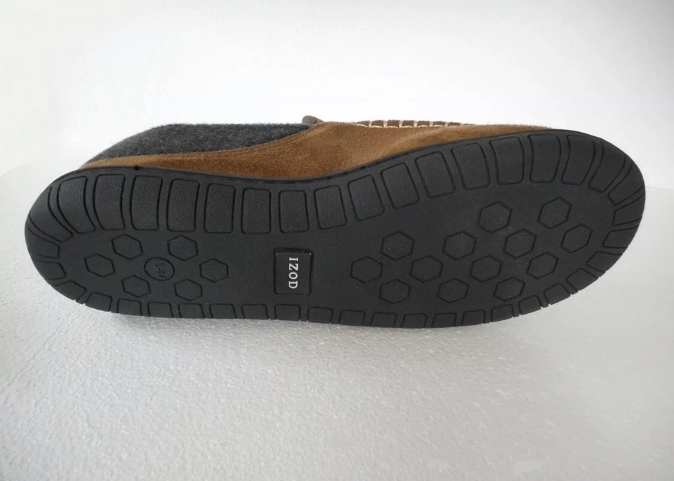 IZOD Men's Classic Two-Tone Moccasin Slipper Winter Warm Slippers w/ Memory Foam - Image 4 of 4