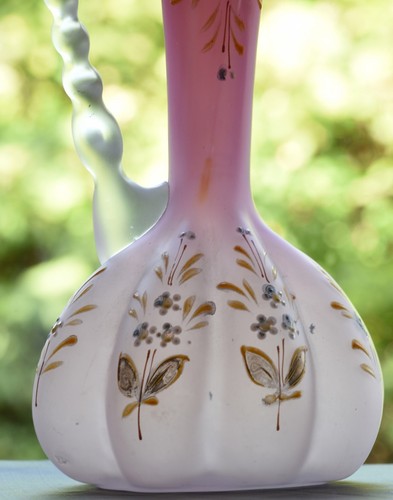 Very Pretty Antique Pink Satin Glass Ewer with Enamelled Hand Painted Flowers - Picture 6 of 7