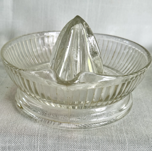 Vintage Citrus Reamer Juicer, Federal Glass Clear Ribbed Loop Handle - Picture 2 of 6