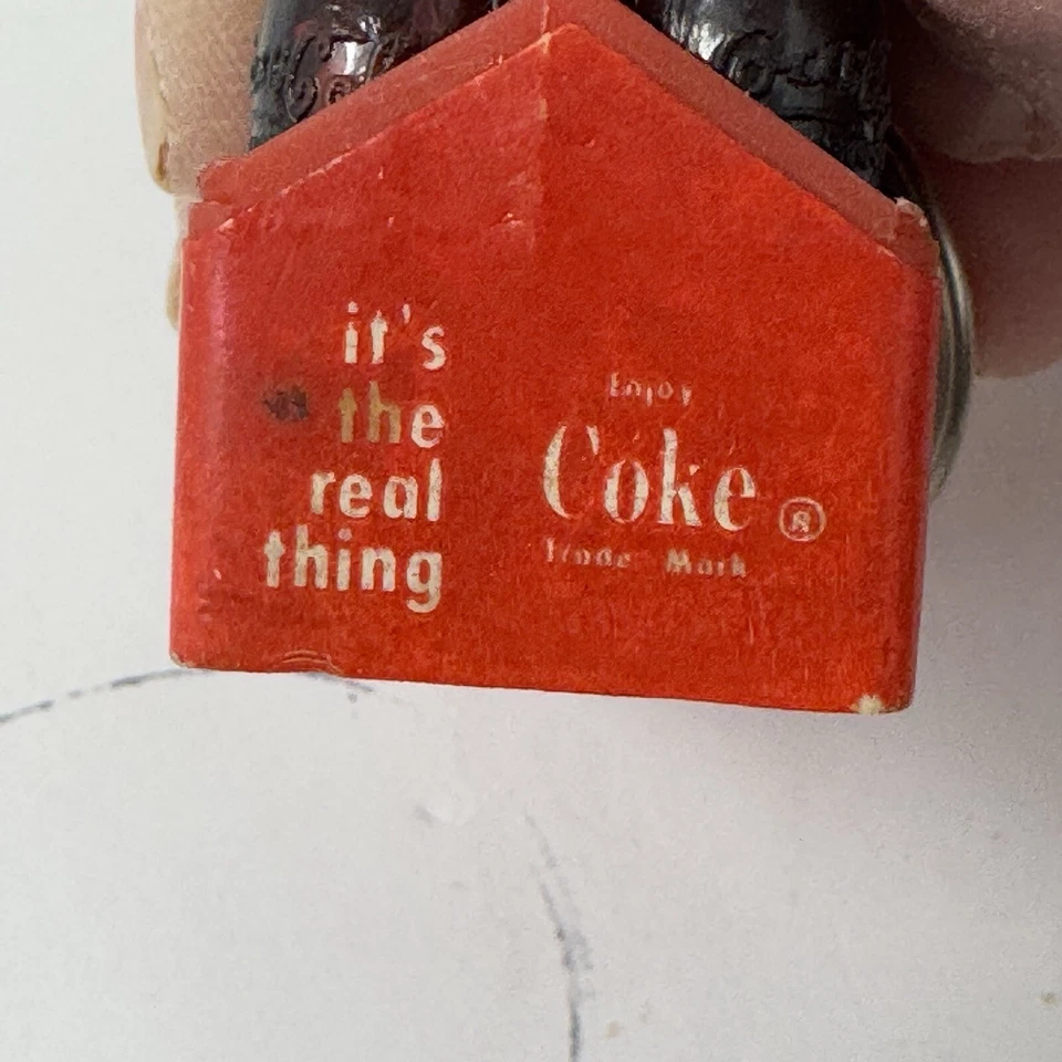 Vintage Coca Cola Keychain Plastic Mini Bottles Red Carton 6-Pack 1970s - Image 4 of 4