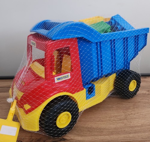 Wader Multi-Truck Tipper with Blocks - Picture 3 of 3